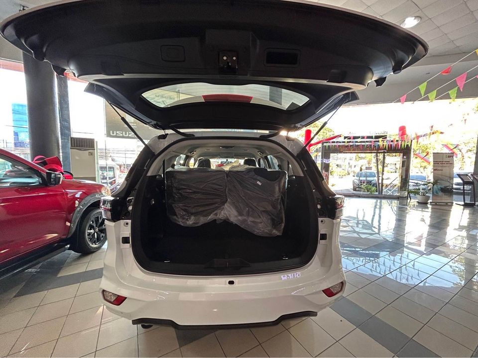 Used 1
                    ISUZU
                     for Sale Image