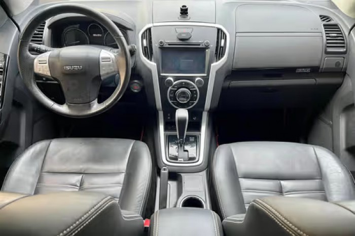 Used 1
                    ISUZU
                     for Sale Image