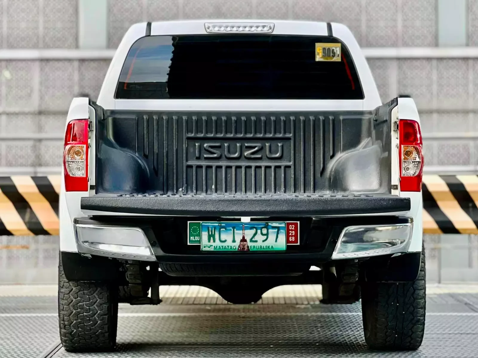 Used 1
                    ISUZU
                     for Sale Image