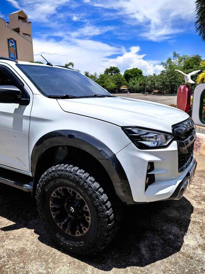 Used 1
                    ISUZU
                     for Sale Image