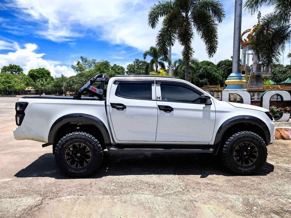 Used 1
                    ISUZU
                     for Sale Image