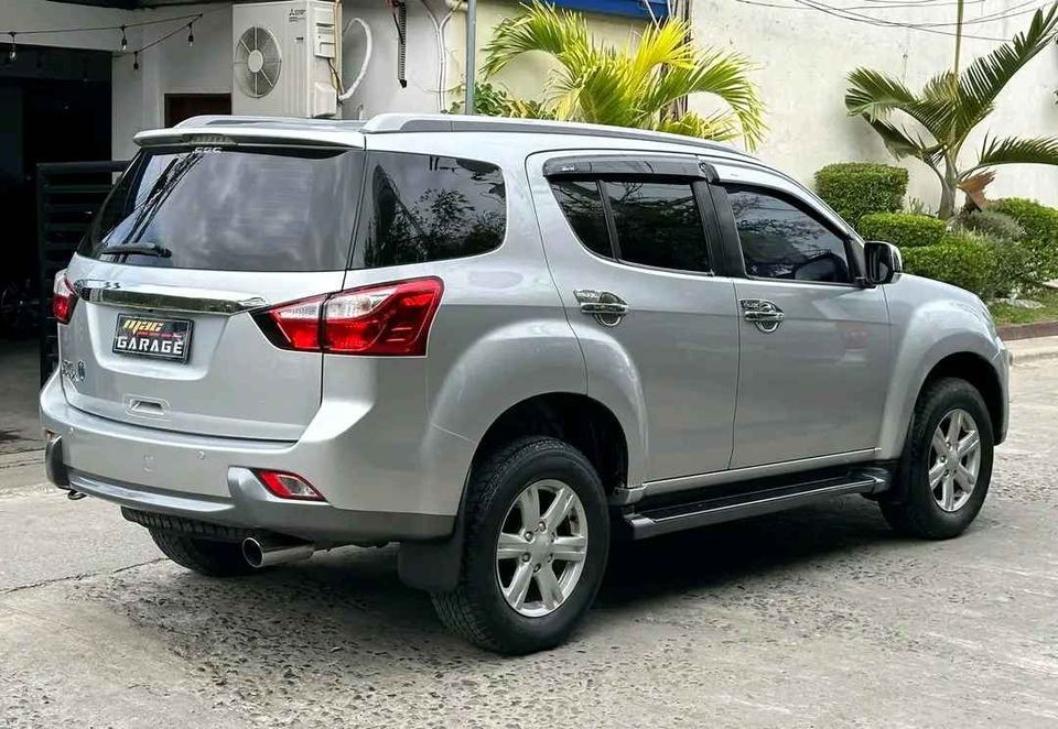 Used 1
                    ISUZU
                     for Sale Image