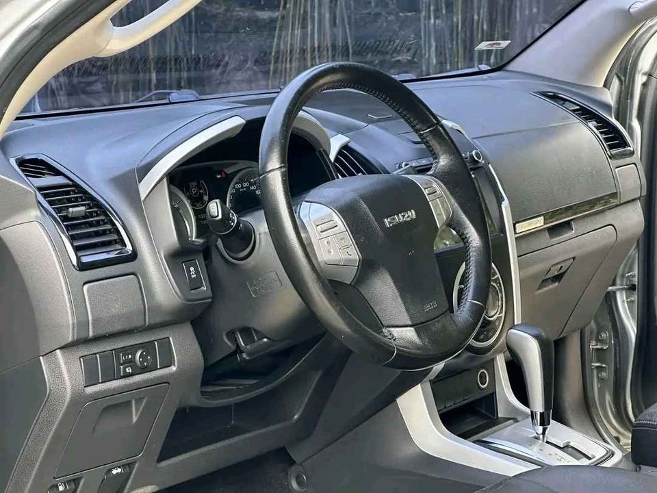 Used 1
                    ISUZU
                     for Sale Image