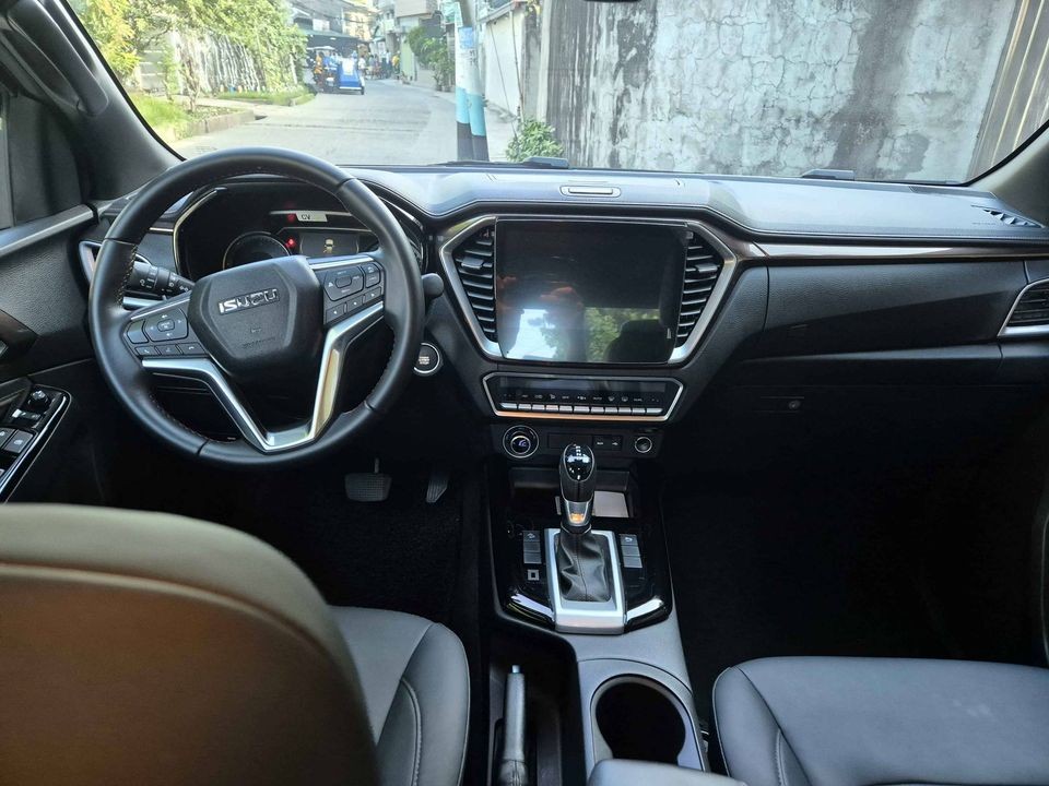 Used 1
                    ISUZU
                     for Sale Image