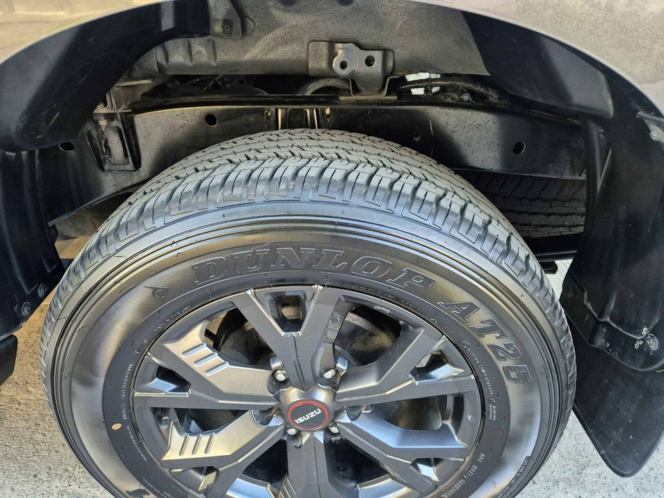 Used 1
                    ISUZU
                     for Sale Image