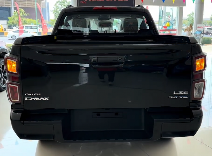 Used 2
                    ISUZU
                     for Sale Image