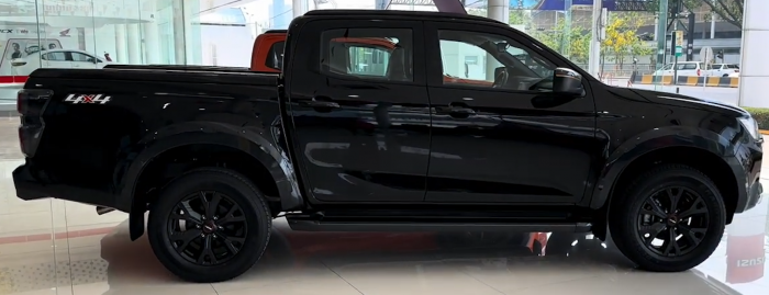 Used 2
                    ISUZU
                     for Sale Image