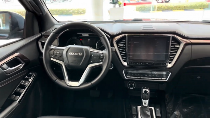 Used 2
                    ISUZU
                     for Sale Image