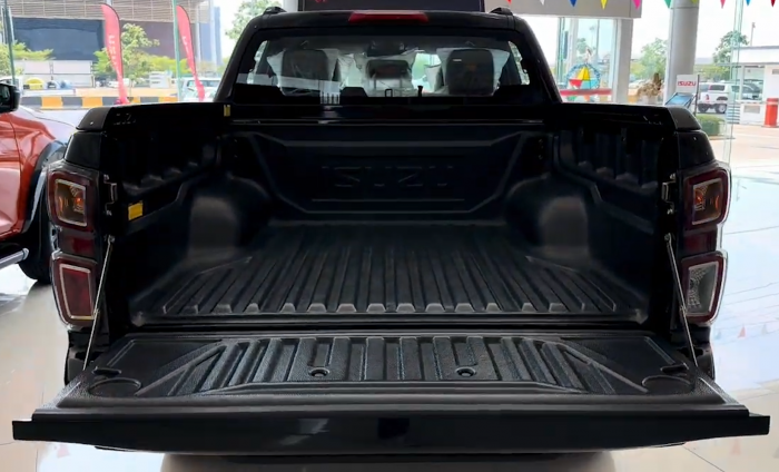 Used 2
                    ISUZU
                     for Sale Image