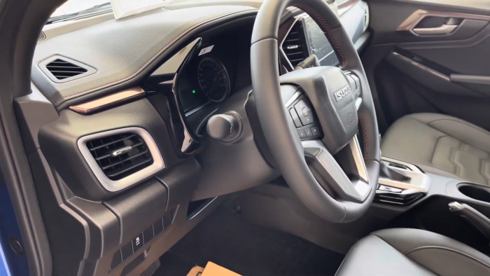 Used 1
                    ISUZU
                     for Sale Image