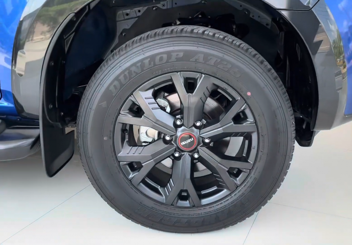 Used 1
                    ISUZU
                     for Sale Image