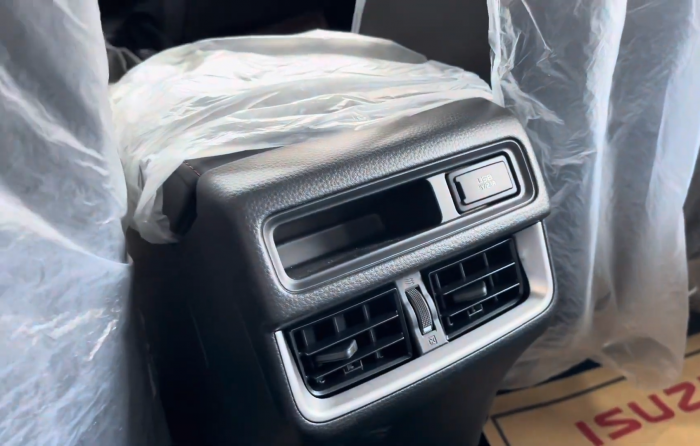 Used 1
                    ISUZU
                     for Sale Image