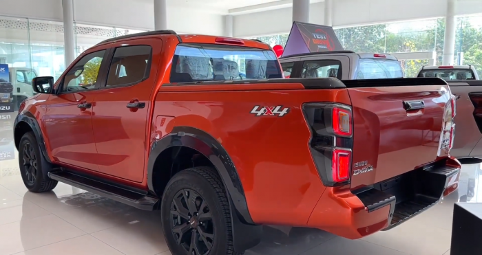 Used 2
                    ISUZU
                     for Sale Image