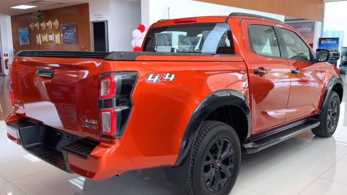 Used 2
                    ISUZU
                     for Sale Image