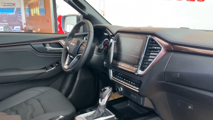 Used 2
                    ISUZU
                     for Sale Image