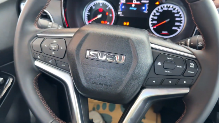 Used 2
                    ISUZU
                     for Sale Image
