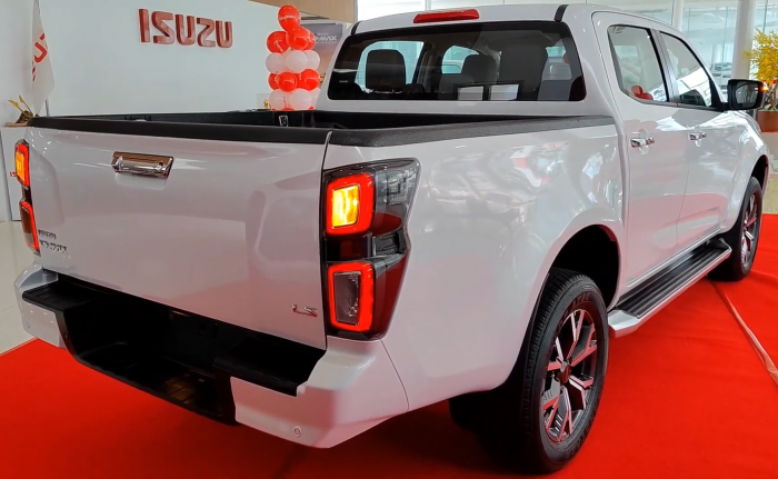 Used 1
                    ISUZU
                     for Sale Image