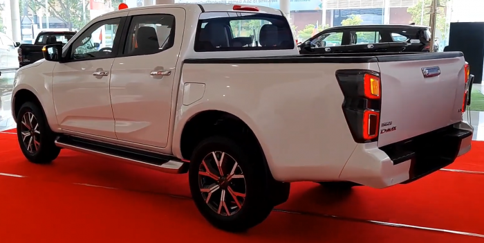 Used 1
                    ISUZU
                     for Sale Image