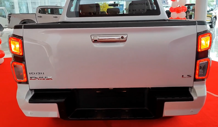 Used 1
                    ISUZU
                     for Sale Image