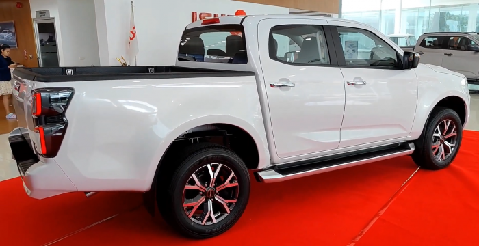 Used 1
                    ISUZU
                     for Sale Image