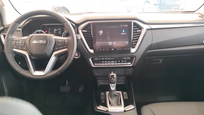 Used 1
                    ISUZU
                     for Sale Image