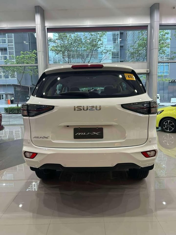 Used 1
                    ISUZU
                     for Sale Image