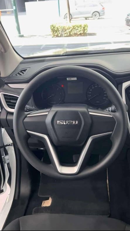 Used 1
                    ISUZU
                     for Sale Image