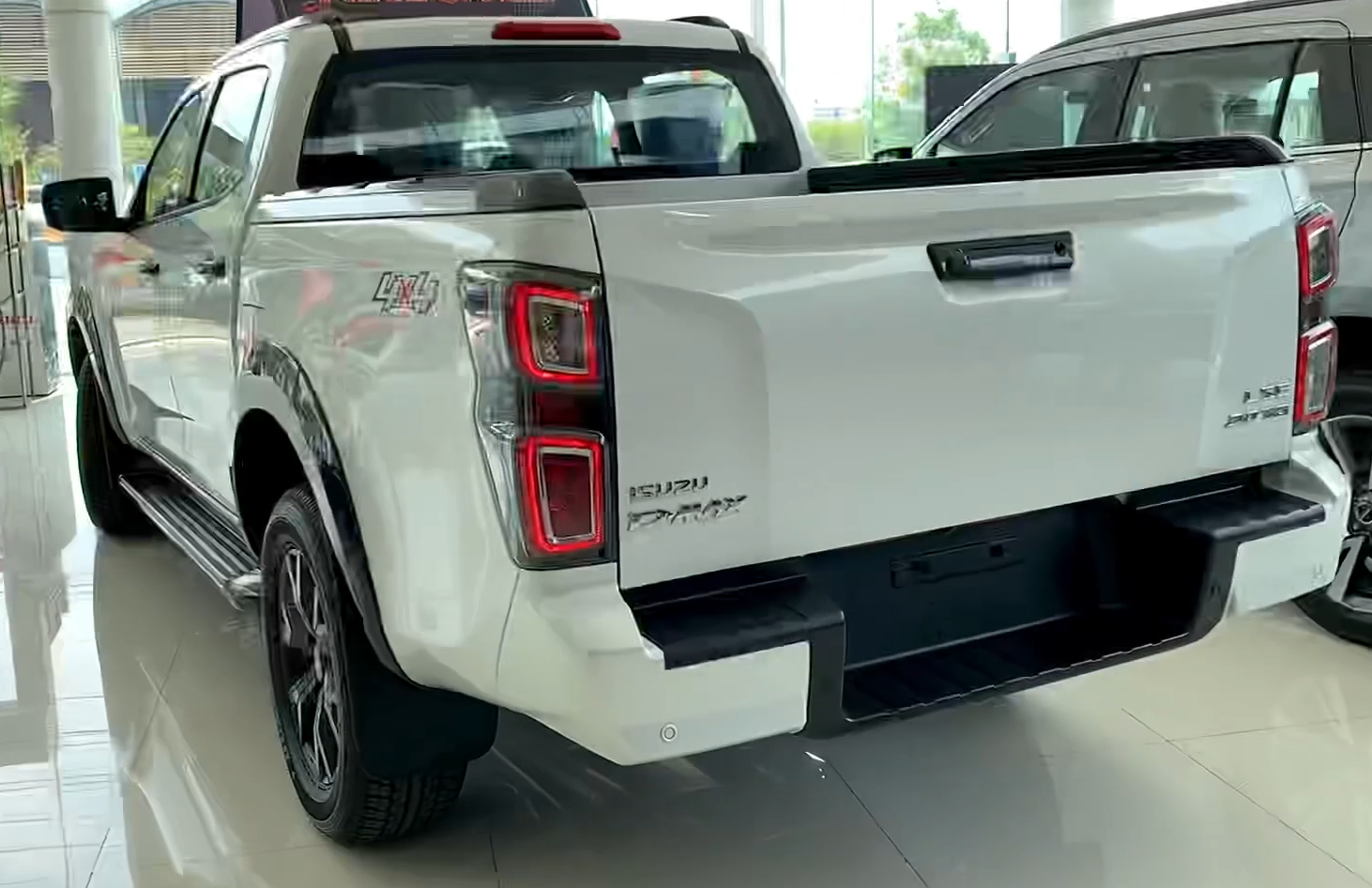 Used 1
                    ISUZU
                     for Sale Image