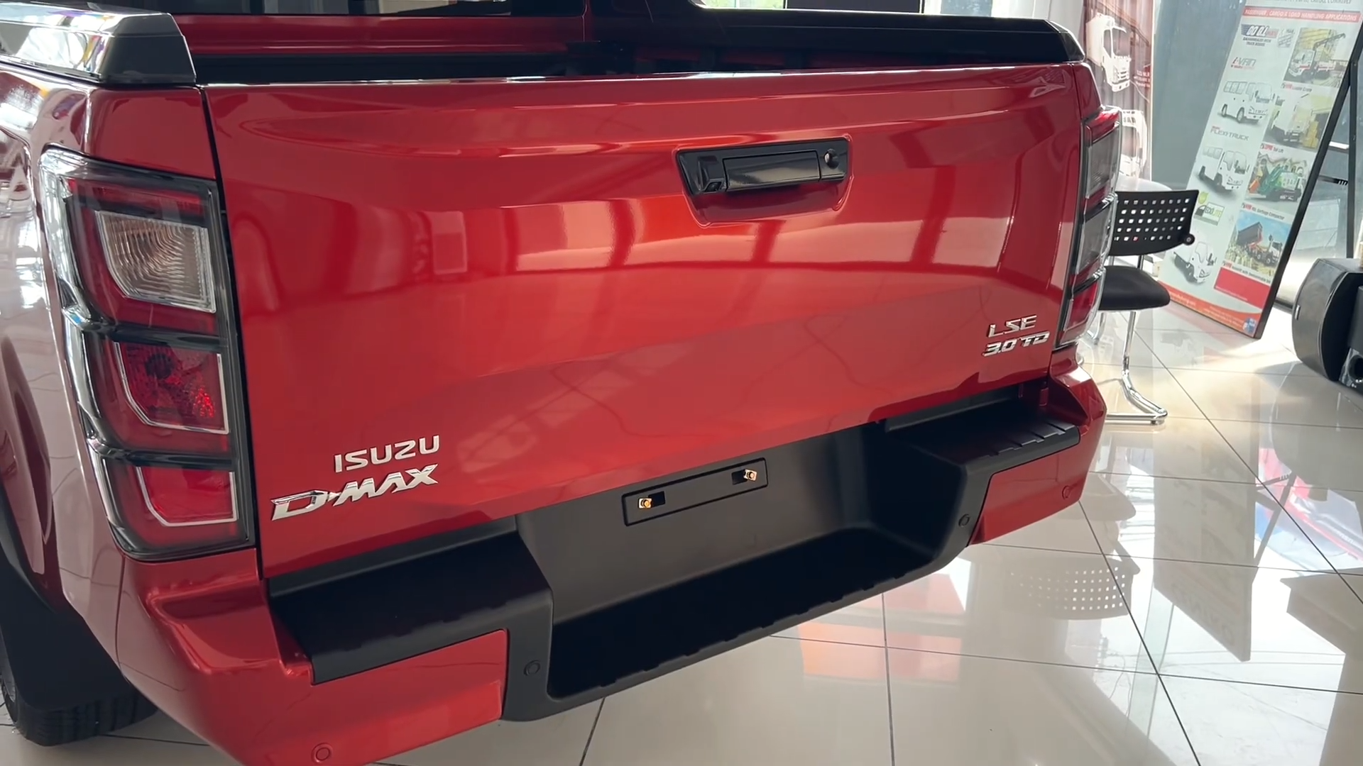 Used 1
                    ISUZU
                     for Sale Image