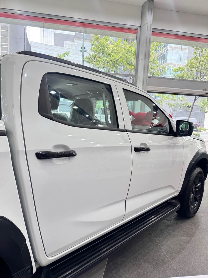 Used 1
                    ISUZU
                     for Sale Image