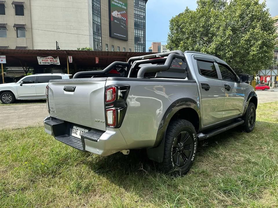 Used 2
                    ISUZU
                     for Sale Image