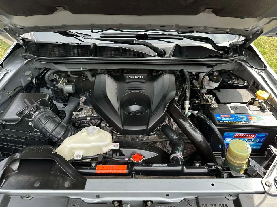 Used 2
                    ISUZU
                     for Sale Image