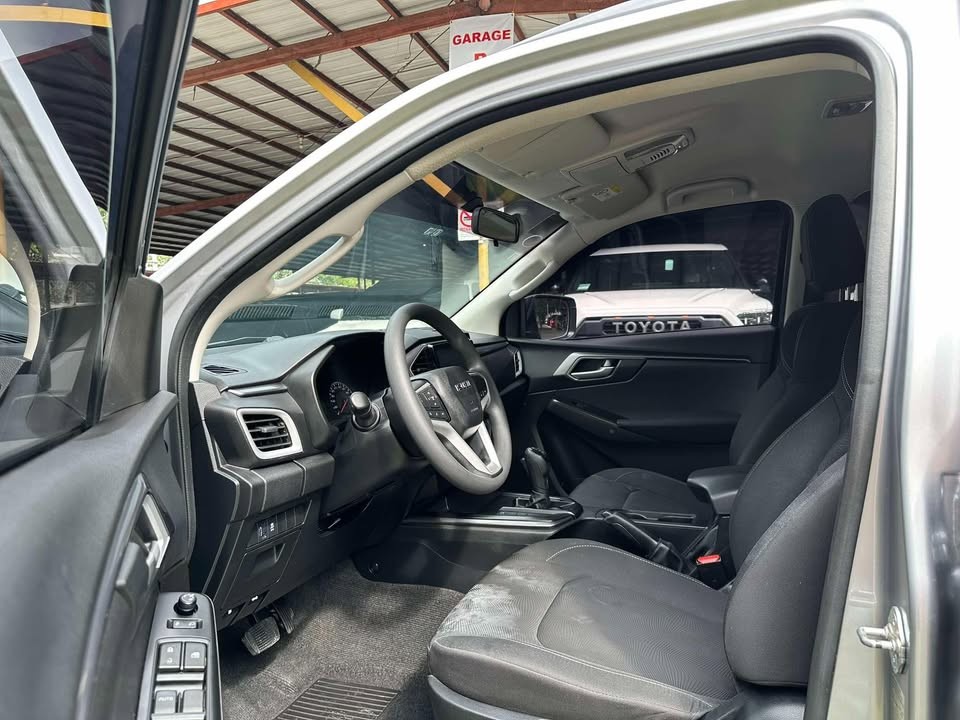 Used 2
                    ISUZU
                     for Sale Image