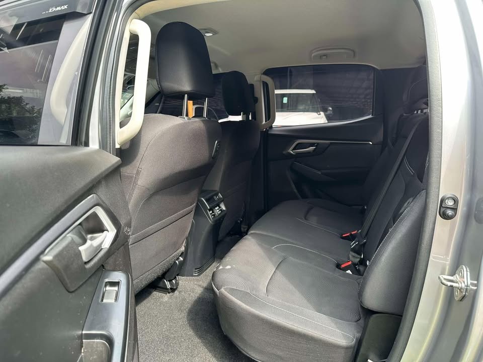 Used 2
                    ISUZU
                     for Sale Image