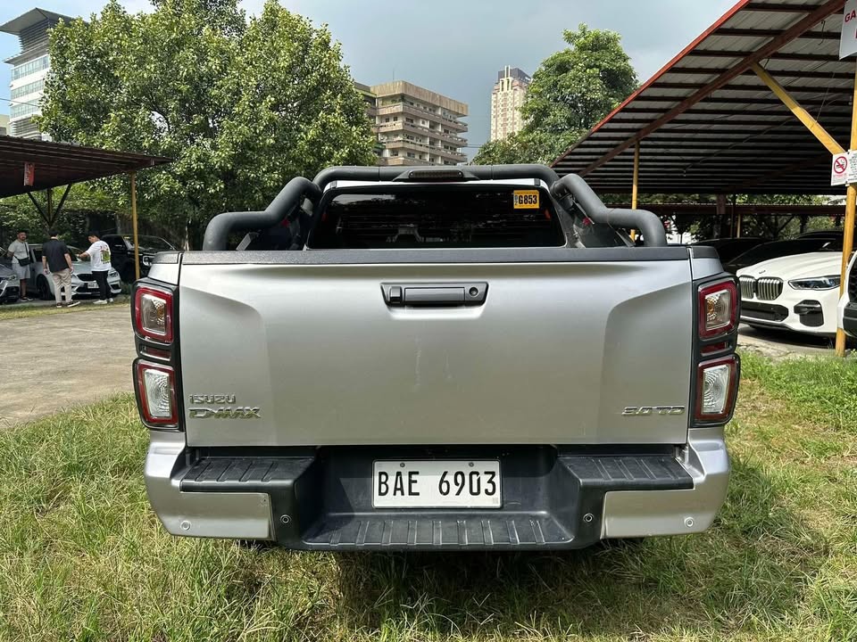 Used 2
                    ISUZU
                     for Sale Image