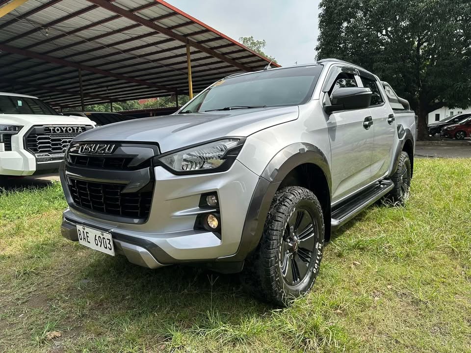 Used 2
                    ISUZU
                     for Sale Image