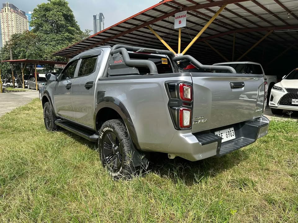 Used 2
                    ISUZU
                     for Sale Image